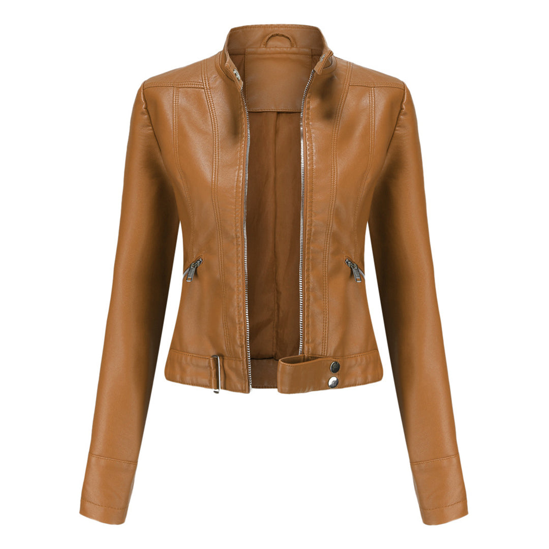 Veste en cuir classique pour femme, idéale pour les journées fraîches d’automne et d’hiver.